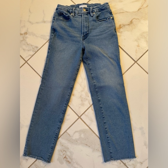 Ladies Good American Jeans~Boyfriend~Stretch~Medium Wash~Raw Edge Hem~Size 4/27 - Picture 1 of 6